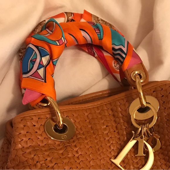 silk twilly scarf knockoff Hermes epaulette
Parures de Samourais Grail - Picture 5 of 5